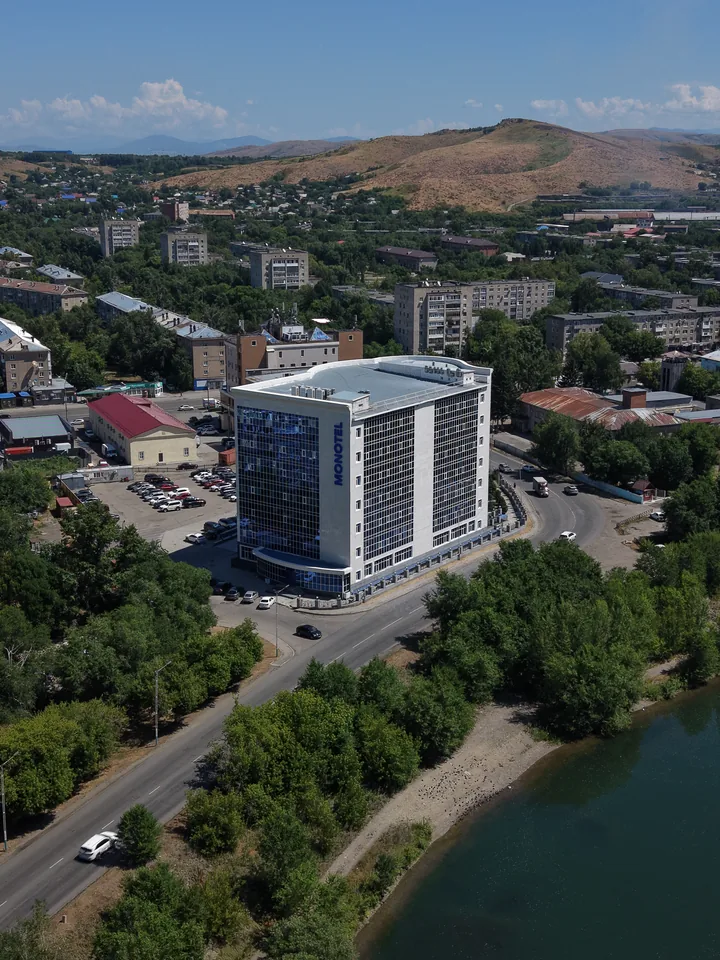 Здание отеля Monotel в Усть-Каменогорске