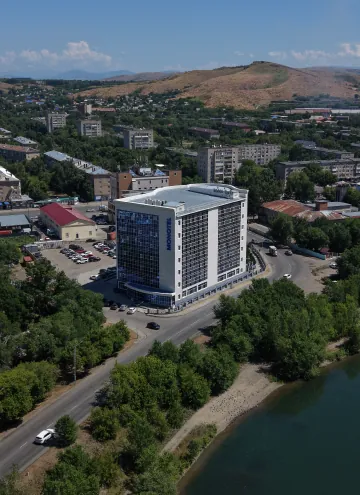 Здание отеля Monotel в Усть-Каменогорске
